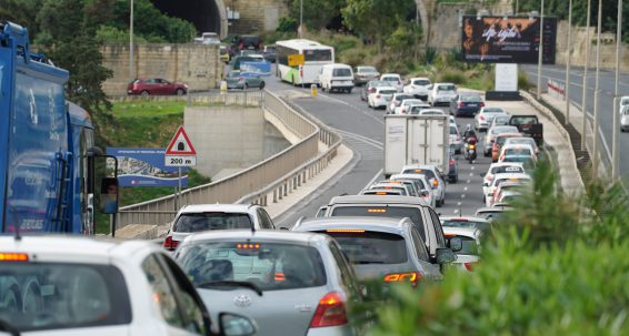 Il-problema tat-traffiku qed tmur għall-agħar  