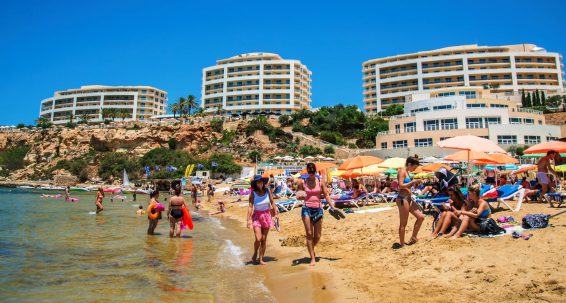 Summer holidays: MEPs demand more clarity for tourism in COVID-19 crisis  